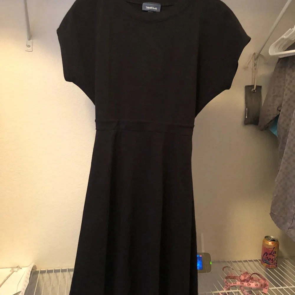 ModCloth black t shirt dress with back cut out - Picture 3 of 3
